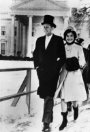 STilikone Jackie Kennedy