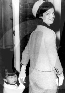 STilikone Jackie Kennedy