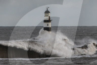 FEATURE - Stürmisches Wetter an der Küste von Seaham UK