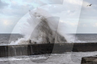 FEATURE - Stürmisches Wetter an der Küste von Seaham UK