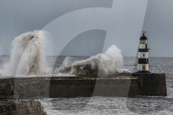 FEATURE - Stürmisches Wetter an der Küste von Seaham UK