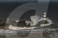 FEATURE - Stürmisches Wetter an der Küste von Seaham UK