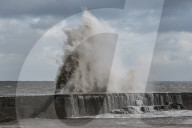 FEATURE - Stürmisches Wetter an der Küste von Seaham UK