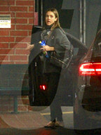 PEOPLE - Jessica Alba verlässt Arztpraxis in Beverly Hills