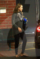 PEOPLE - Jessica Alba verlässt Arztpraxis in Beverly Hills