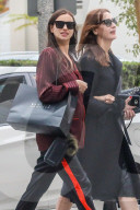 EXKLUSIV - Schwangere Irina Shayk bummelt in Beverly Hills
