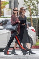 EXKLUSIV - Schwangere Irina Shayk bummelt in Beverly Hills