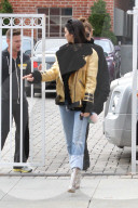 EXKLUSIV - Kendall Jenner flirtet mit Chandler Parsons in einem Bugatti Laden