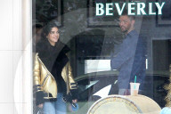 EXKLUSIV - Kendall Jenner flirtet mit Chandler Parsons in einem Bugatti Laden