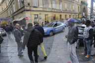 NEWS - Neapel: Zehnjährige und drei Einwanderer bei Schiesserei verletzt