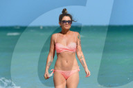 PEOPLE - Katie Wassiel kühlt sich in Miami ab