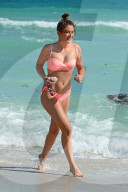 PEOPLE - Katie Wassiel kühlt sich in Miami ab