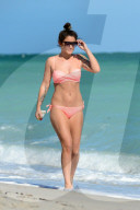 PEOPLE - Katie Wassiel kühlt sich in Miami ab