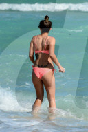 PEOPLE - Katie Wassiel kühlt sich in Miami ab