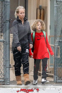 PEOPLE -  Kendra Wilkinson bringt den Nachwuchs zur Schule