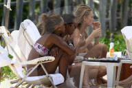 PEOPLE -  Gute Badestimmung: Lais Ribeiro und Romee Strijd amüsieren sich in Rio