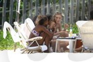 PEOPLE -  Gute Badestimmung: Lais Ribeiro und Romee Strijd amüsieren sich in Rio