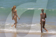 PEOPLE -  Gute Badestimmung: Lais Ribeiro und Romee Strijd amüsieren sich in Rio