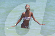PEOPLE -  Gute Badestimmung: Lais Ribeiro und Romee Strijd amüsieren sich in Rio