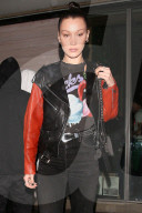 PEOPLE - Bella Hadid im Biker-Look in Fairfax unterwegs