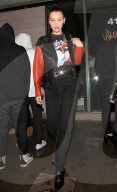 PEOPLE - Bella Hadid im Biker-Look in Fairfax unterwegs