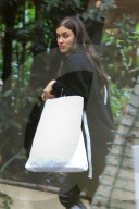 PEOPLE - Schwangere Irina Shayk will nicht erkannt werden