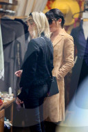 PEOPLE - Emma Roberts und Lea Michele bummeln in Hollywood
