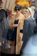 PEOPLE - Emma Roberts und Lea Michele bummeln in Hollywood