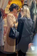 PEOPLE - Emma Roberts und Lea Michele bummeln in Hollywood