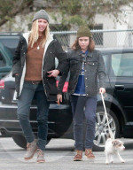 PEOPLE - Ellen Page geht mit dem Hund Gassi