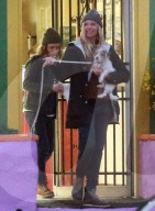 PEOPLE - Ellen Page geht mit dem Hund Gassi