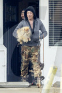 PEOPLE - Mickey Rourke schleppt seinen Fiffi durch Los Angeles