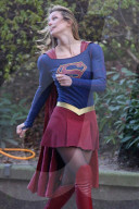 PEOPLE - Supergirl: Melissa Benoist steht in Vancouver vor der Linse