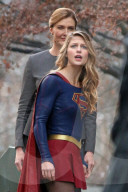 PEOPLE - Supergirl: Melissa Benoist steht in Vancouver vor der Linse