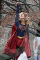 PEOPLE - Supergirl: Melissa Benoist steht in Vancouver vor der Linse