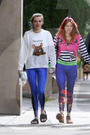 PEOPLE - Bella und Dani Thorne verlassen das Gym in Hollywood