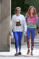 PEOPLE - Bella und Dani Thorne verlassen das Gym in Hollywood