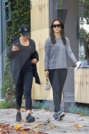 PEOPLE - Lea Michele und Cara Santana in West Hollywood unterwegs