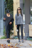 PEOPLE - Lea Michele und Cara Santana in West Hollywood unterwegs