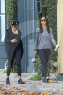 PEOPLE - Lea Michele und Cara Santana in West Hollywood unterwegs