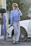 PEOPLE - Kate Hudson mit dem Coffee to go 