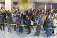 NEWS - Langes Anstehen in der Kälte für ein Ticket für Obamas Abschiedsrede