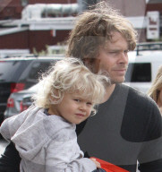 PEOPLE - Eric Christian Olsen mit seiner Familie in Beverly Hills unterwegs