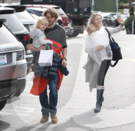 PEOPLE - Eric Christian Olsen mit seiner Familie in Beverly Hills unterwegs