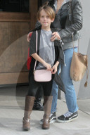 PEOPLE - Tobey Maguire mit der Familie und den Kids in Hollywood unterwegs