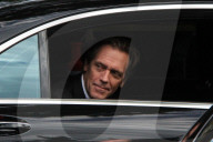 PEOPLE - Golden Globe 2017: Promis winken aus der Limousine