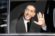 PEOPLE - Golden Globe 2017: Promis winken aus der Limousine