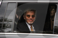 PEOPLE - Golden Globe 2017: Promis winken aus der Limousine