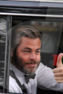 PEOPLE - Golden Globe 2017: Promis winken aus der Limousine