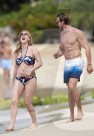 PEOPLE - Sarah Jane Mee macht Ferien in Barbados